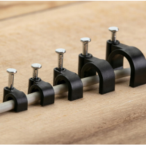 BERGE Háčiky na káblové girlandy s 6 mm klincami, 100 kusov, čierne